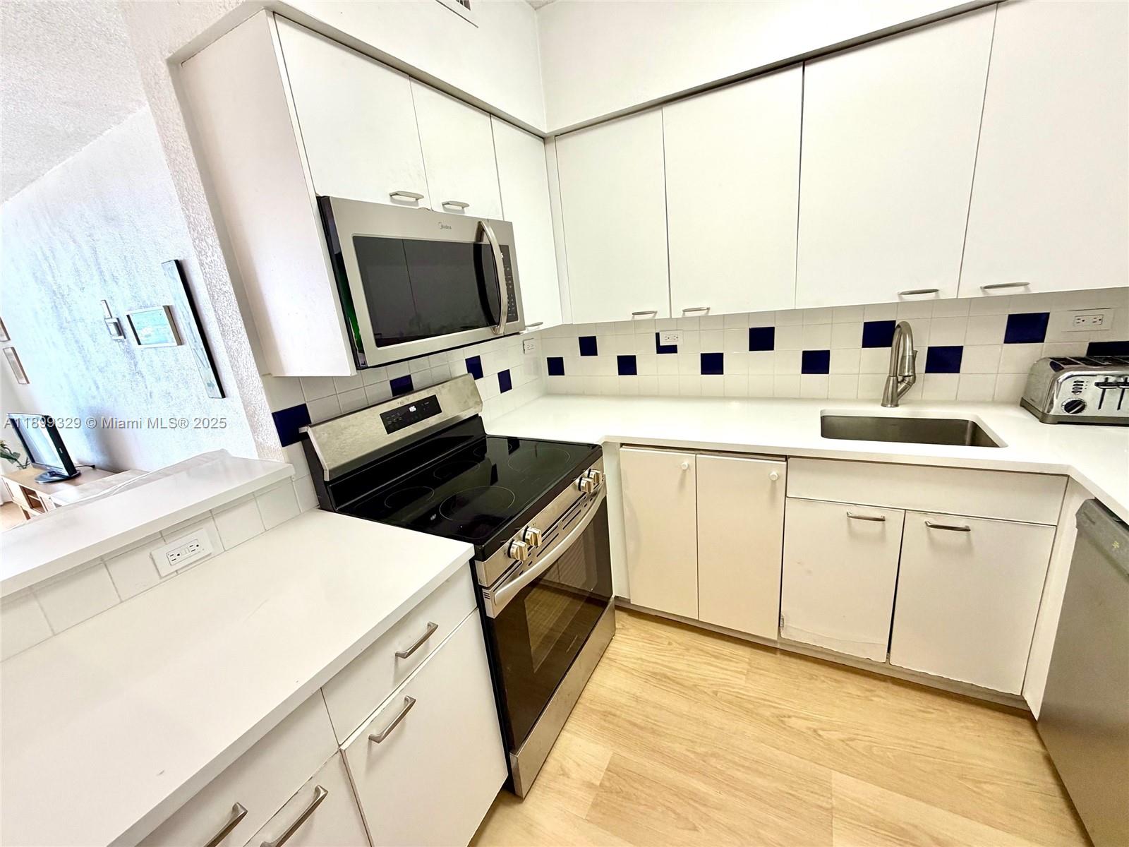 FLAMINGO SOUTH BEACH I CO - Residential Lease