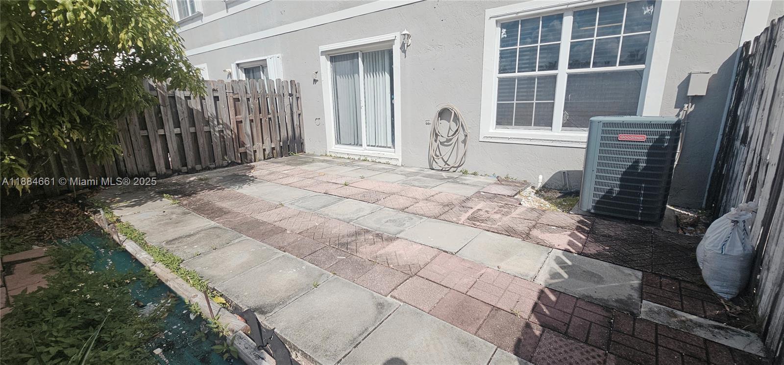 UNIVERSITY PARK - Residential Lease