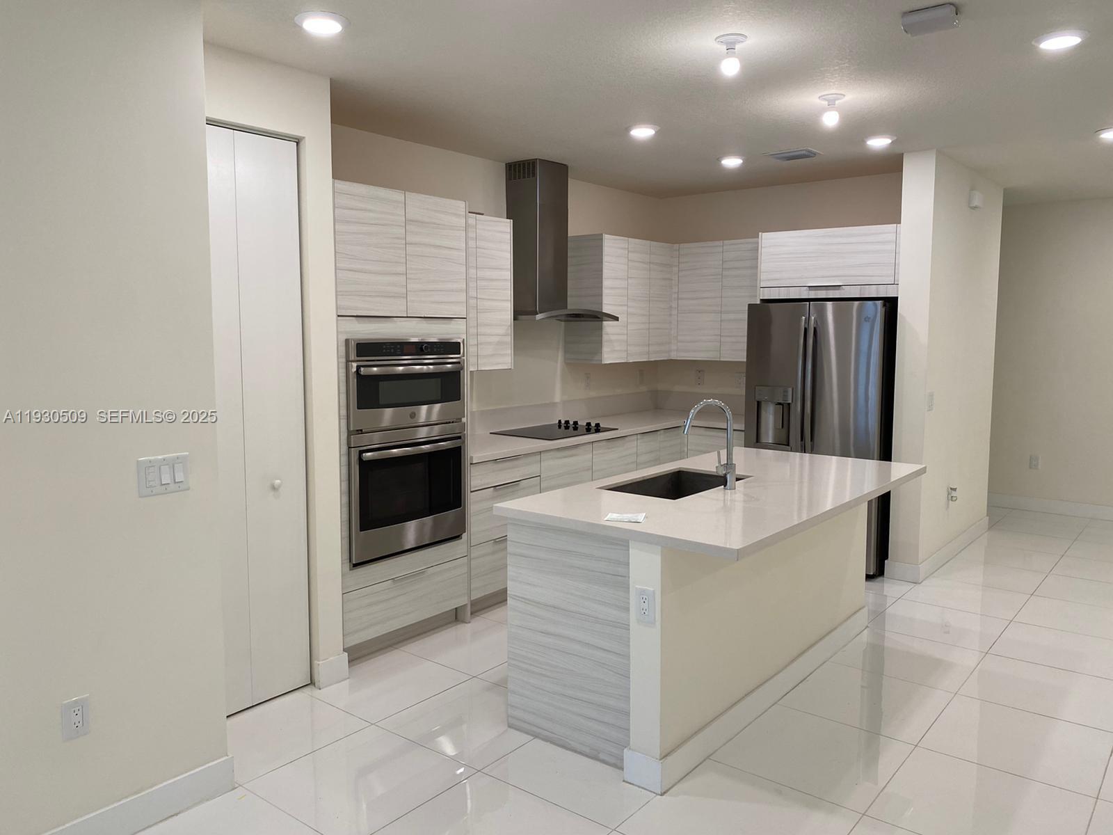 LANDMARK AT DORAL CENTRAL - Residential Lease