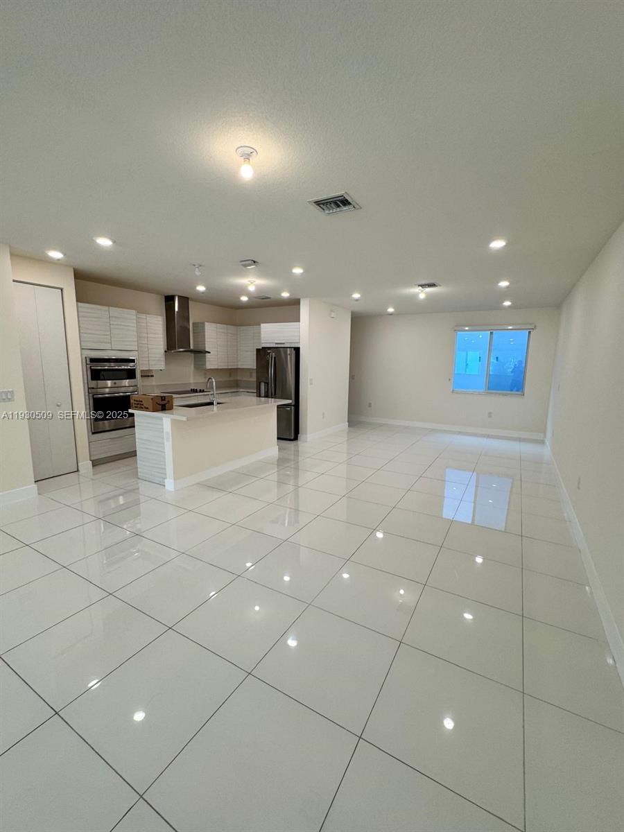 LANDMARK AT DORAL CENTRAL - Residential Lease