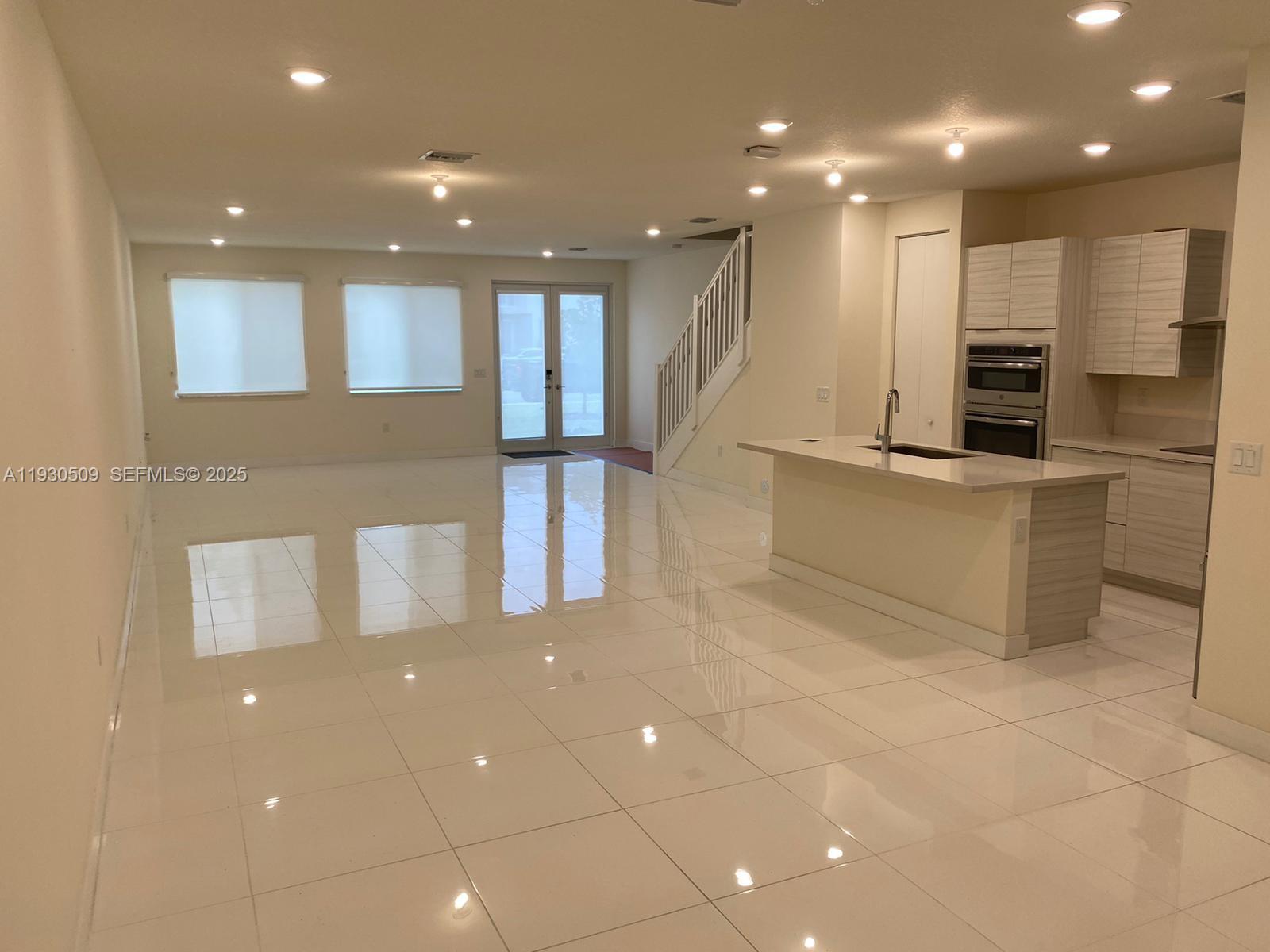 LANDMARK AT DORAL CENTRAL - Residential Lease