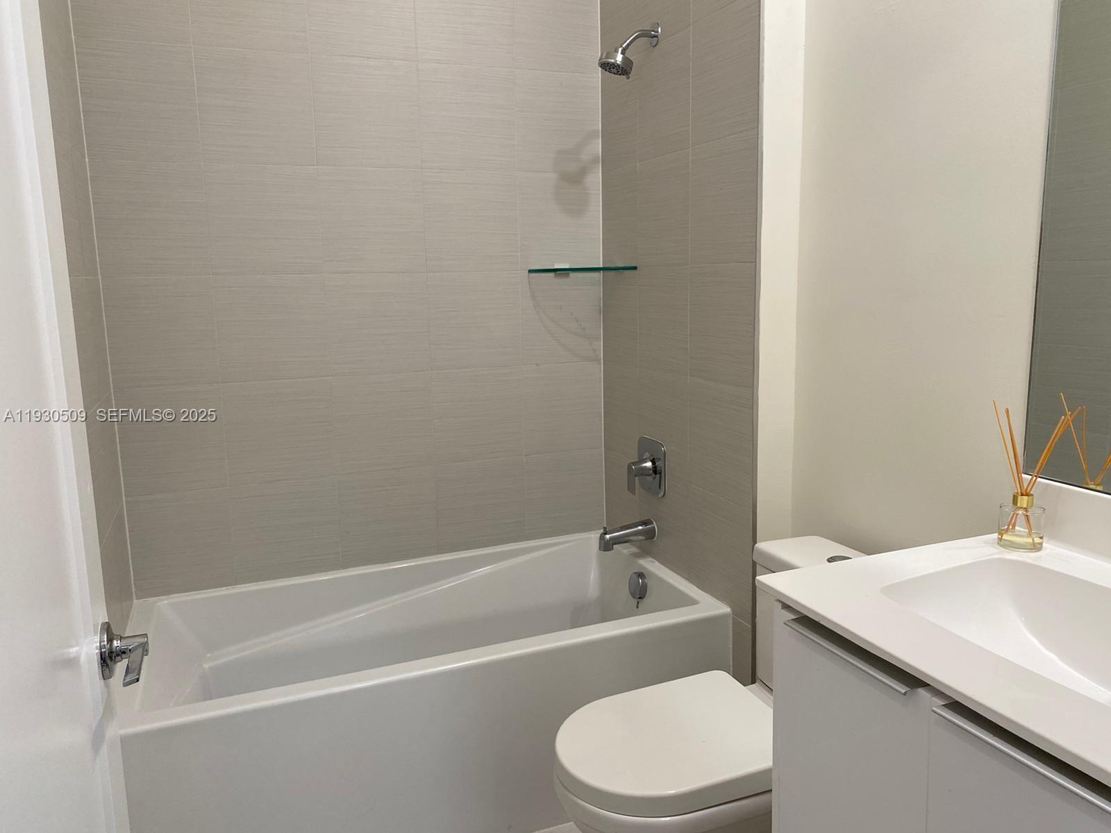 LANDMARK AT DORAL CENTRAL - Residential Lease