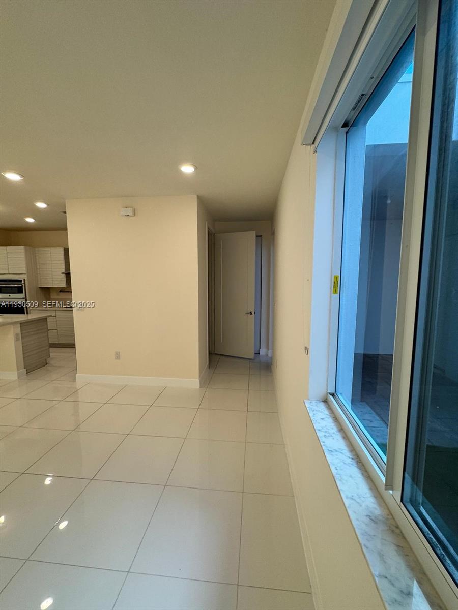 LANDMARK AT DORAL CENTRAL - Residential Lease