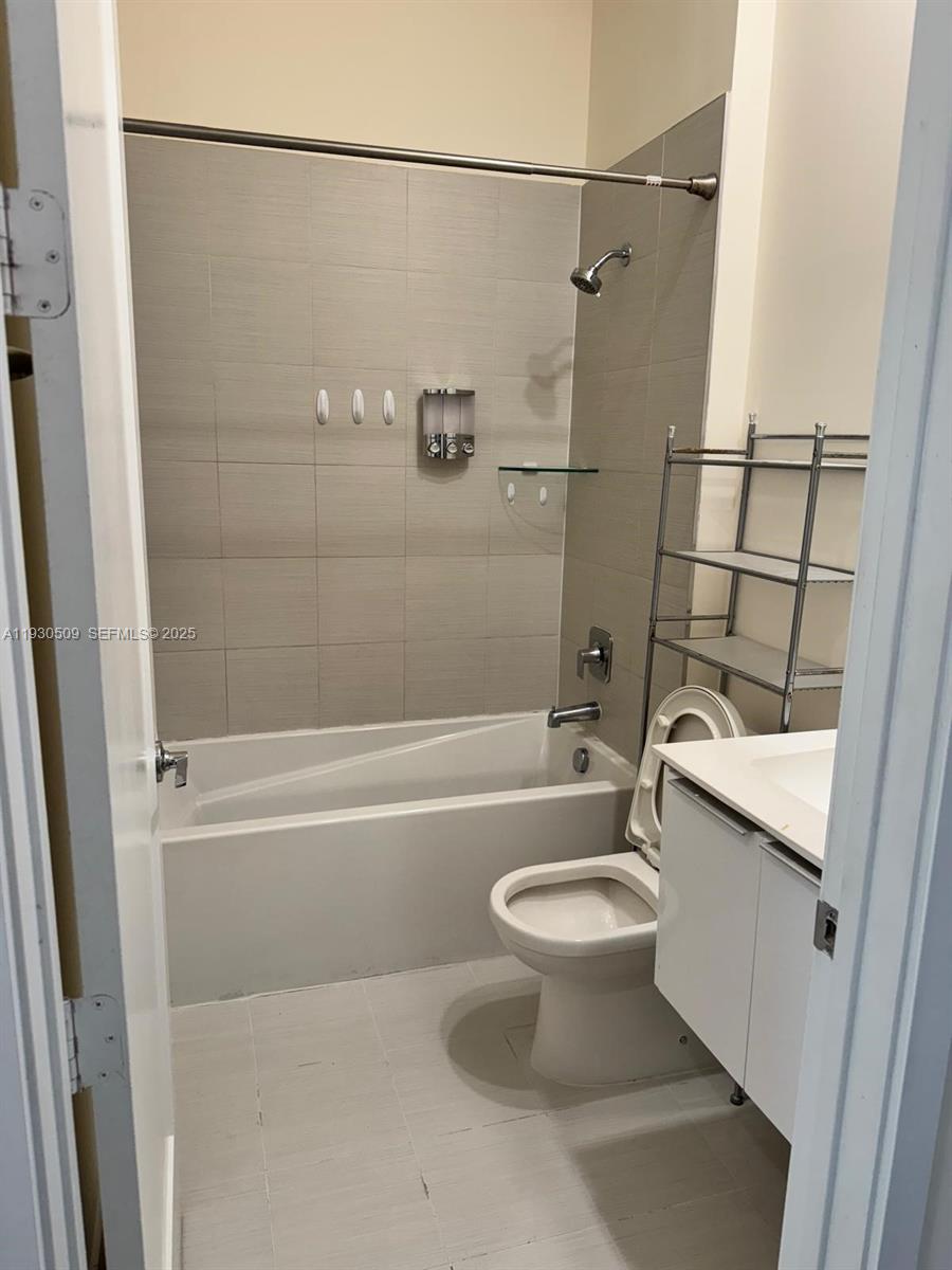 LANDMARK AT DORAL CENTRAL - Residential Lease