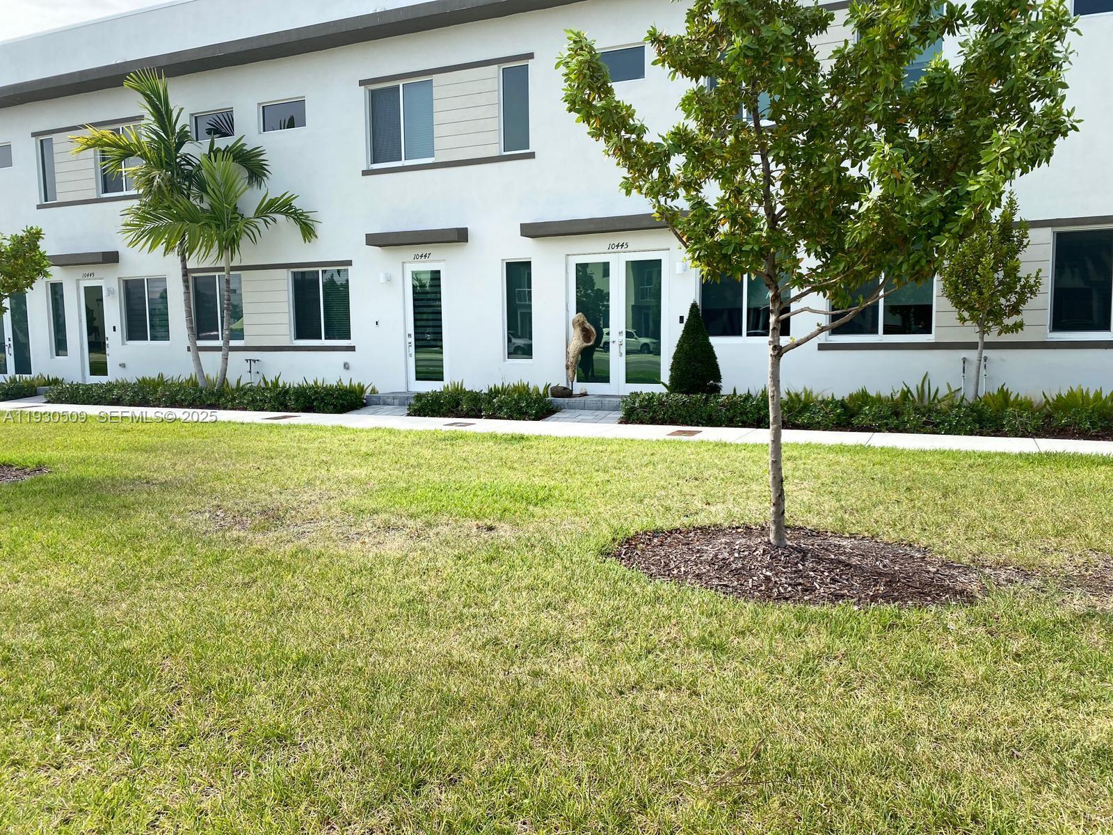 LANDMARK AT DORAL CENTRAL - Residential Lease