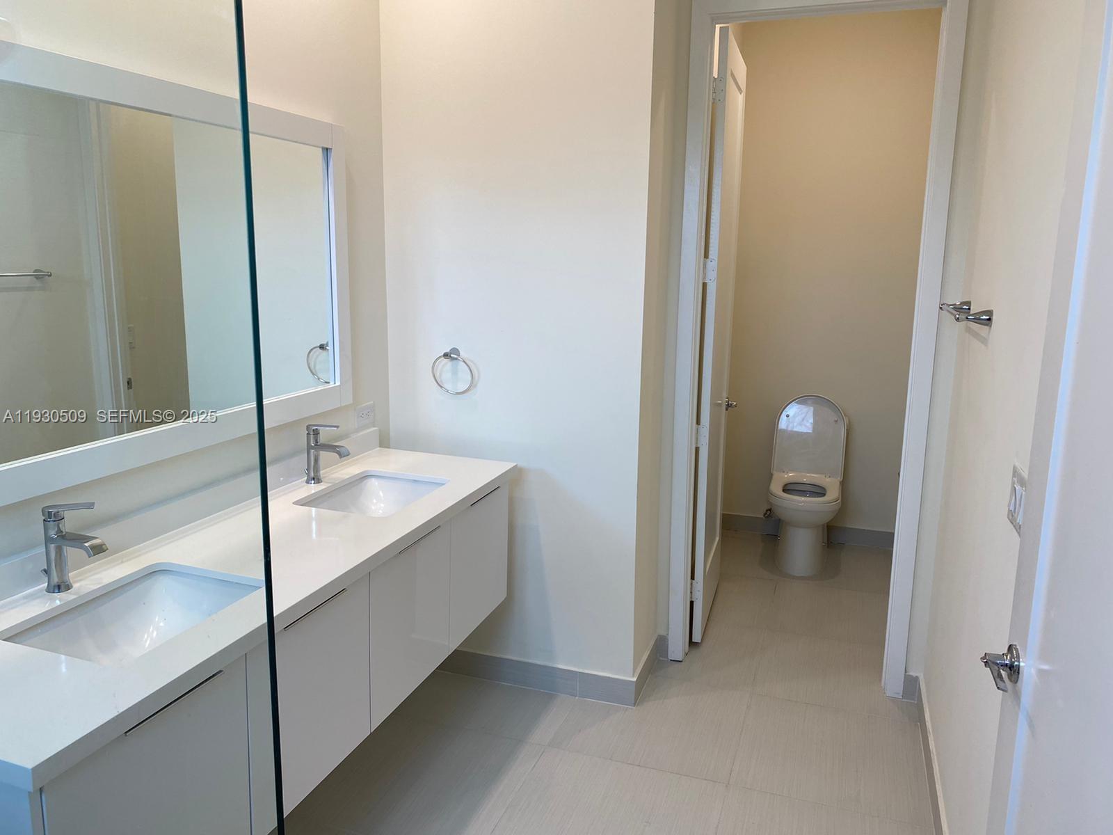 LANDMARK AT DORAL CENTRAL - Residential Lease