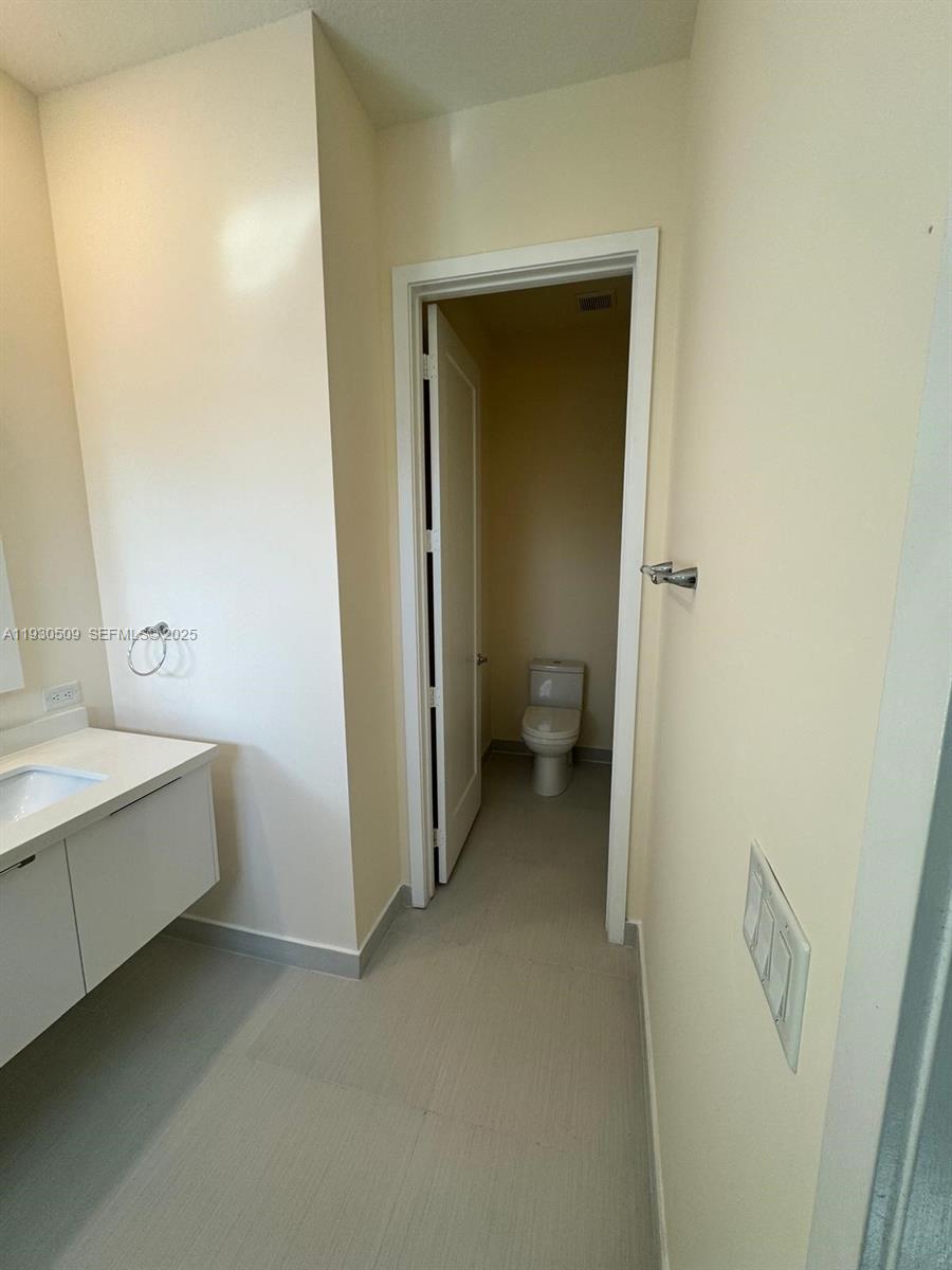 LANDMARK AT DORAL CENTRAL - Residential Lease