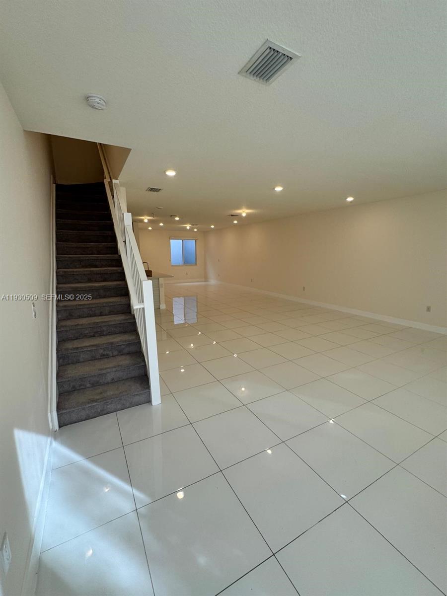 LANDMARK AT DORAL CENTRAL - Residential Lease