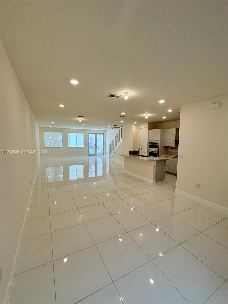 LANDMARK AT DORAL CENTRAL - Residential Lease