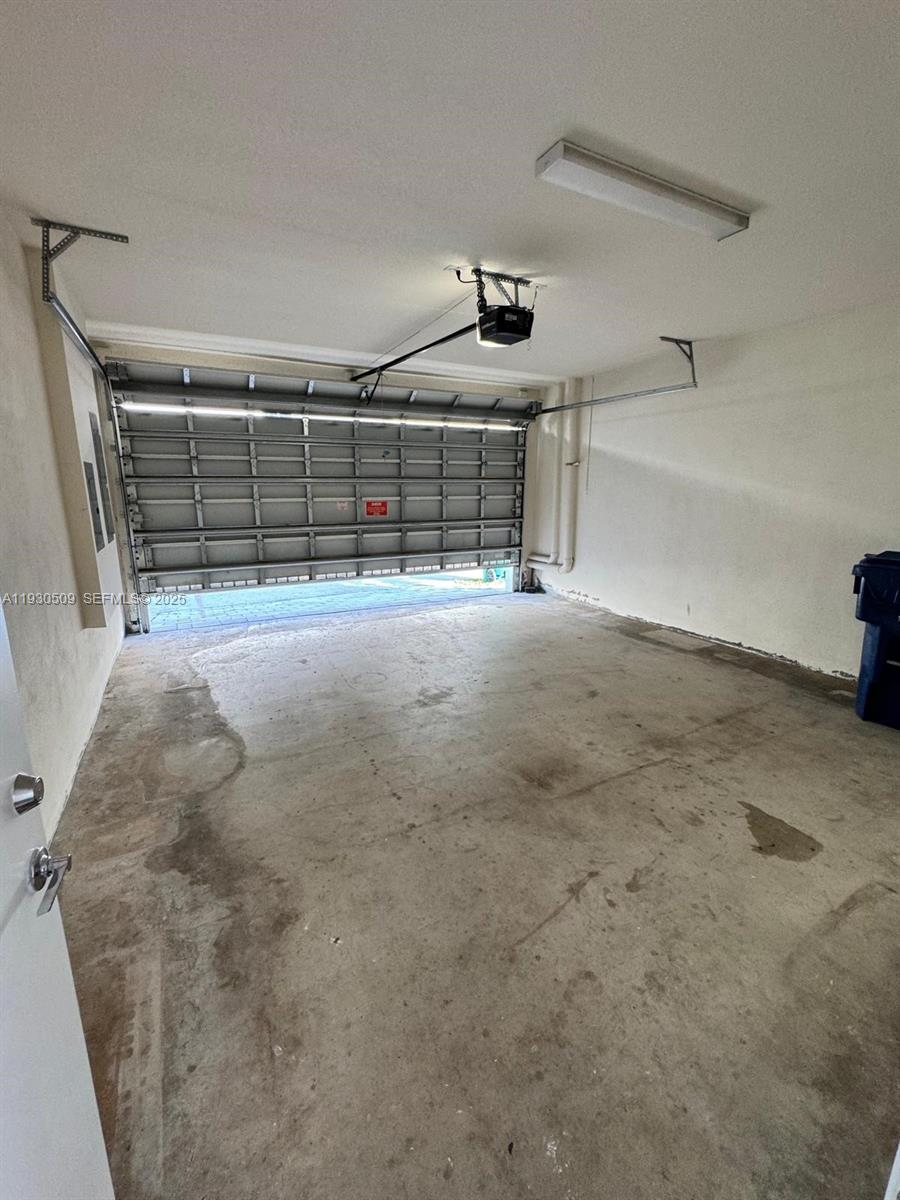 LANDMARK AT DORAL CENTRAL - Residential Lease