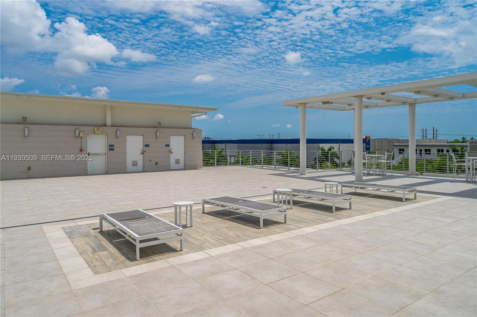 LANDMARK AT DORAL CENTRAL - Residential Lease