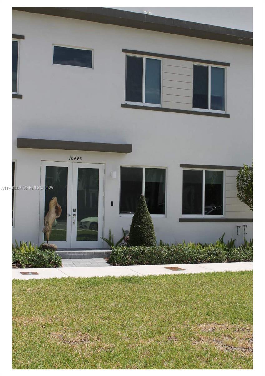 LANDMARK AT DORAL CENTRAL - Residential Lease