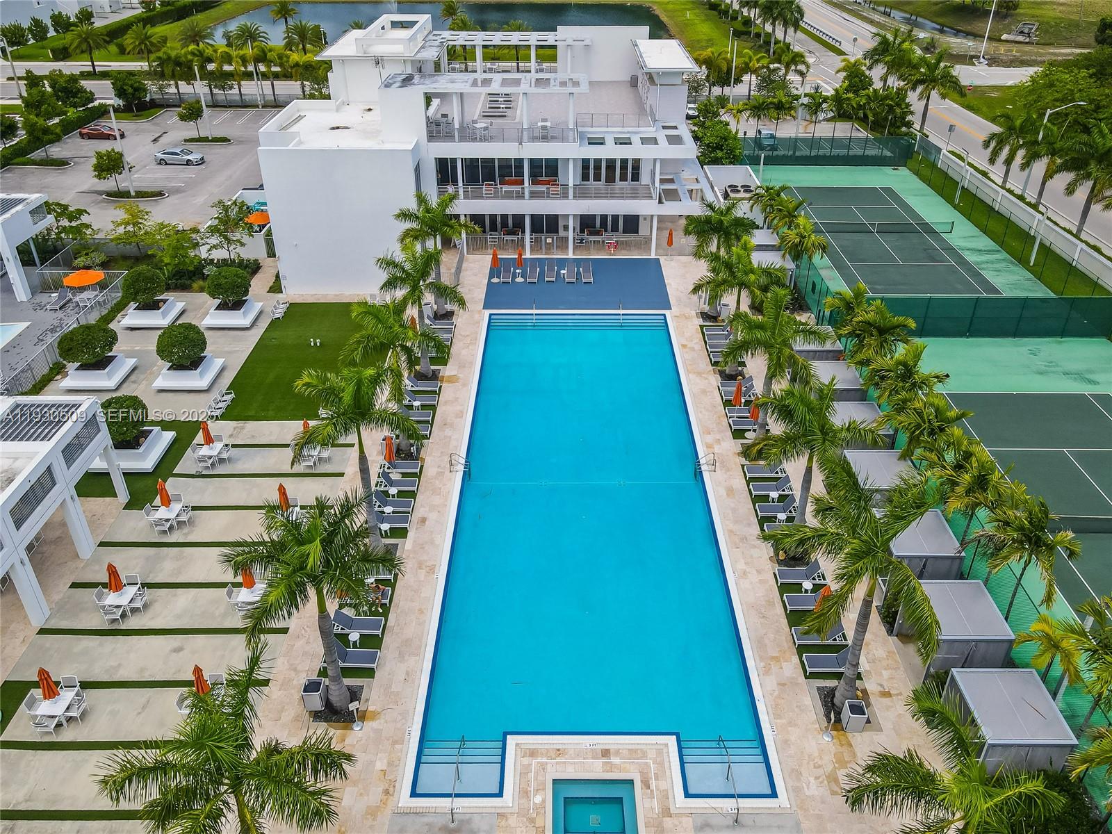 LANDMARK AT DORAL CENTRAL - Residential Lease