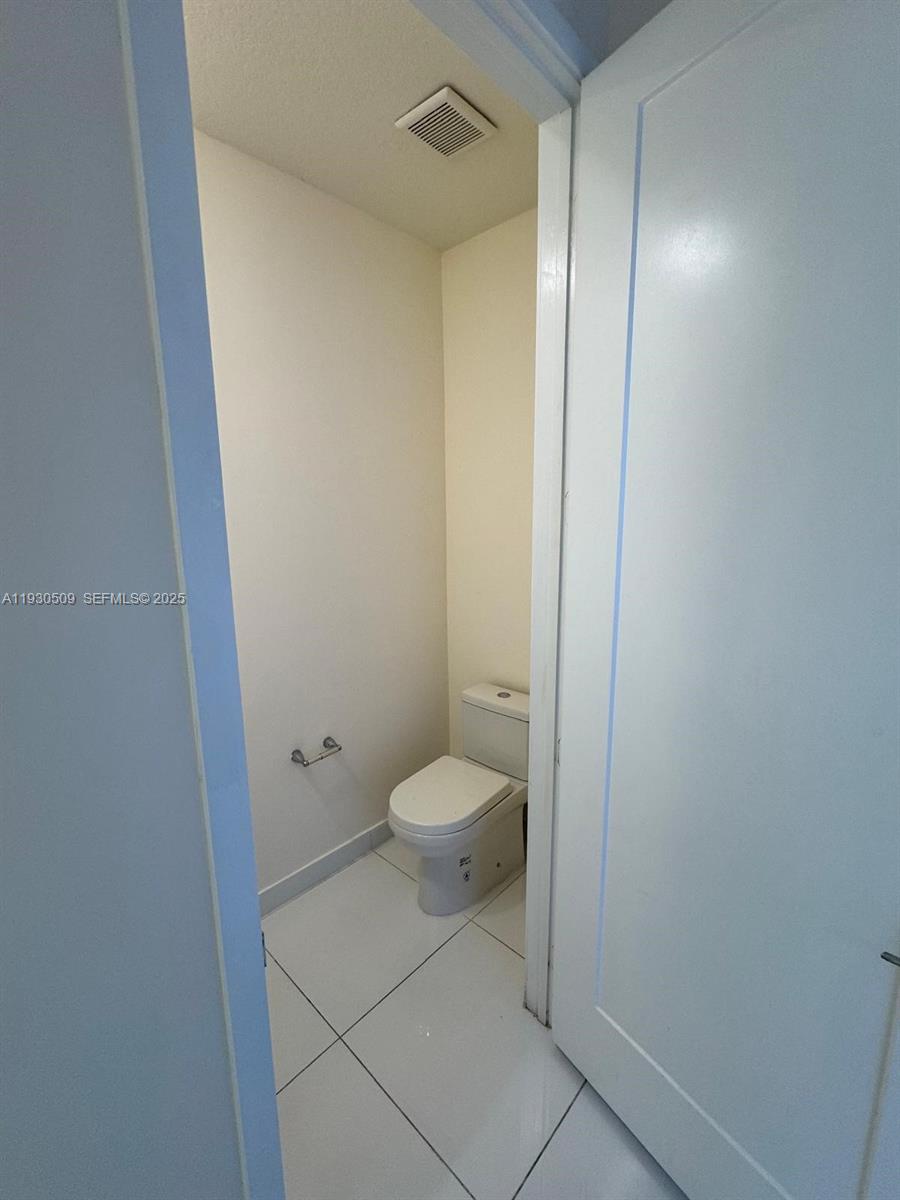 LANDMARK AT DORAL CENTRAL - Residential Lease