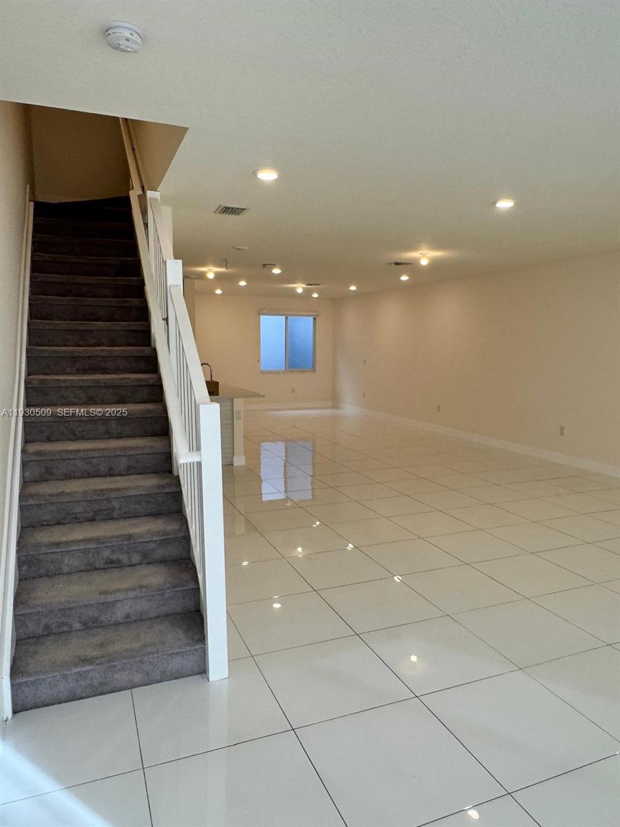 LANDMARK AT DORAL CENTRAL - Residential Lease