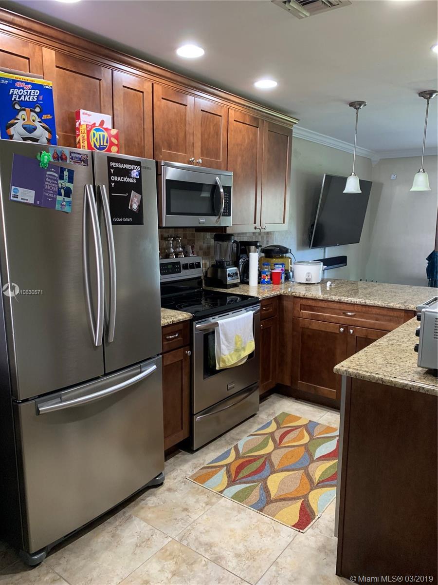 UNIVERSITY MAPLEWOOD TOWNH - Residential Lease