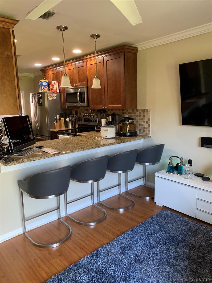 UNIVERSITY MAPLEWOOD TOWNH - Residential Lease