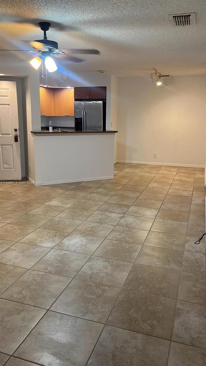 Spacious 1 bed/1 bath in a prime location, dryer and washer included, you can take advantage of the amenities including a swimming pool, fitness center, tennis court, and clubhouse experience a resort-style, easy access to shopping, dining, supermarket, entertainment, and more.