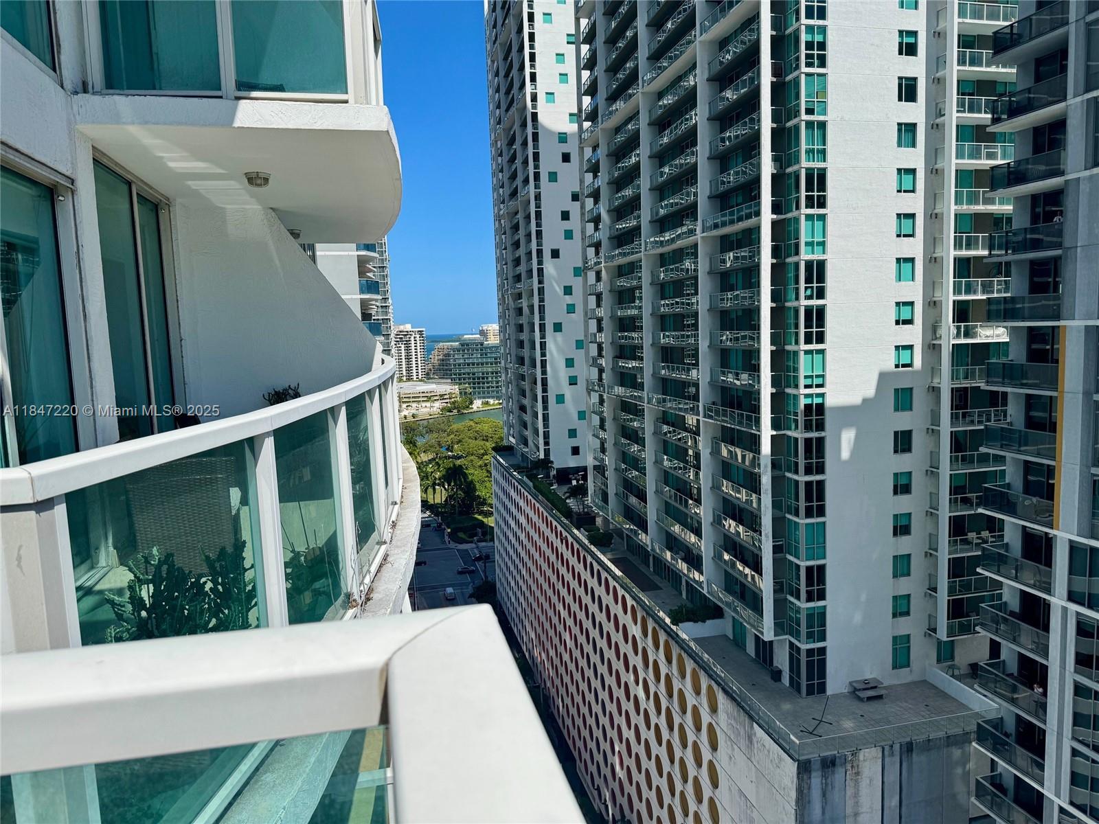 BRICKELL ON THE RIVER S T - Residential