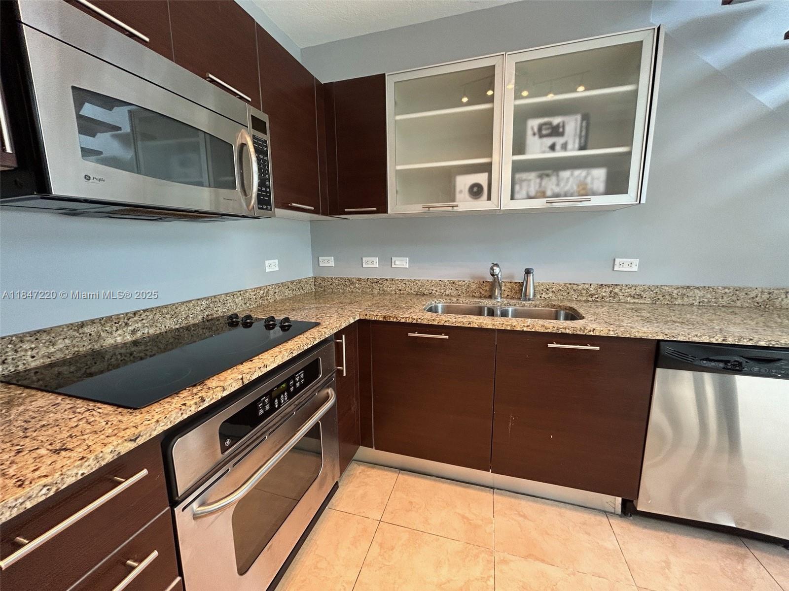 41 SE 5th St 1212