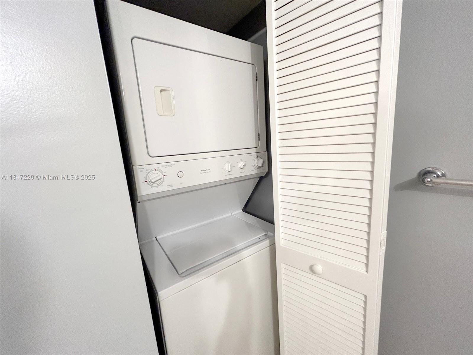 BRICKELL ON THE RIVER S T - Residential