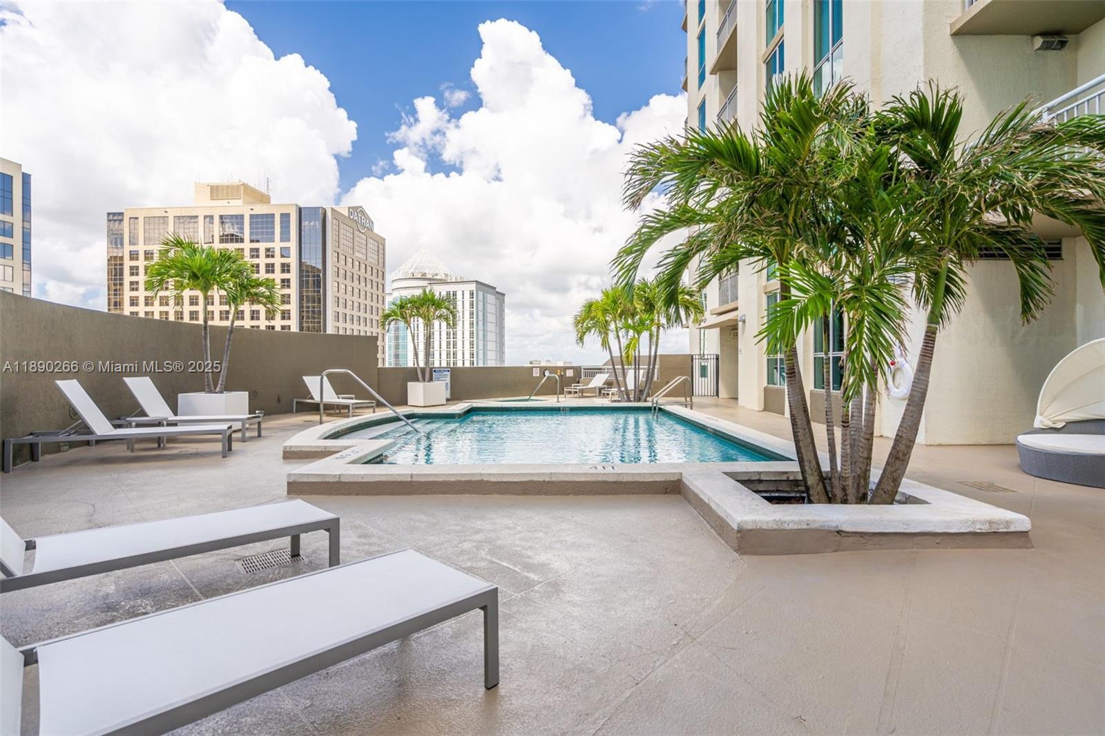 METROPOLIS I AT DADELAND - Residential