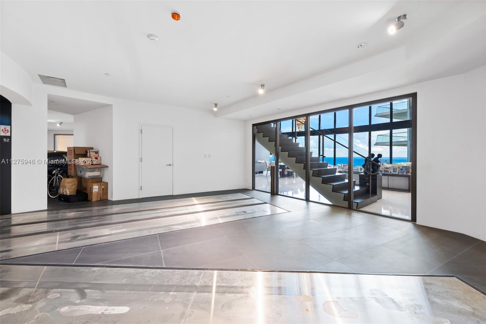 PORSCHE DESIGN TOWER - Residential