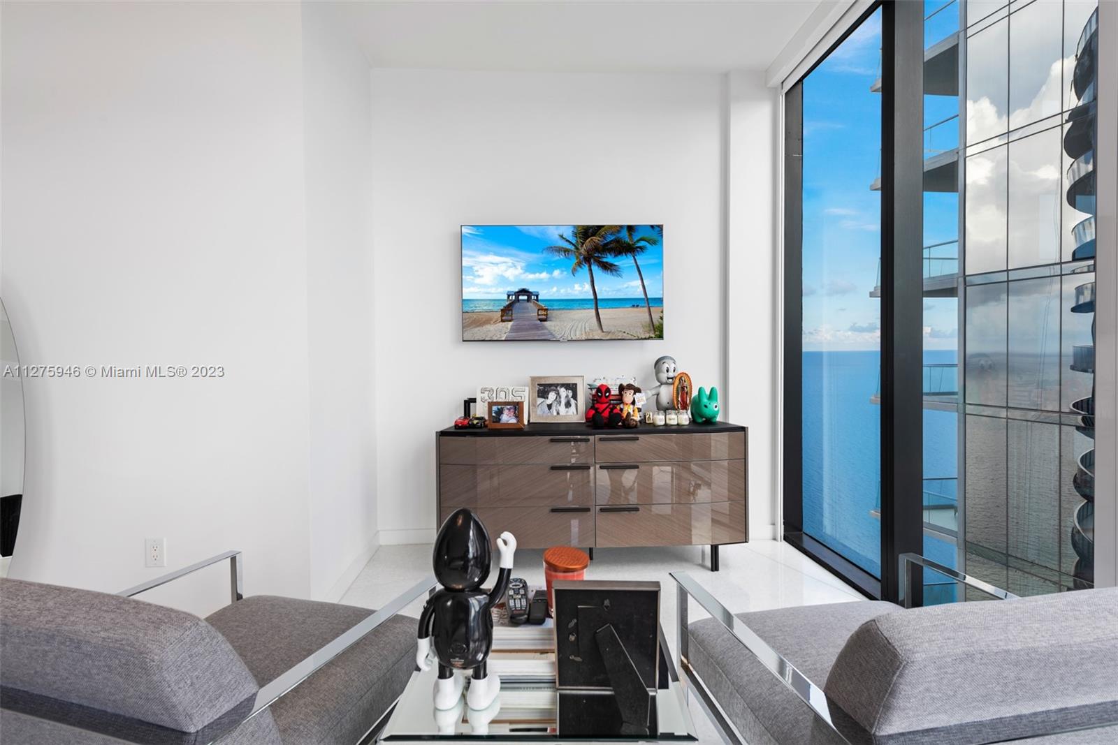 PORSCHE DESIGN TOWER - Residential