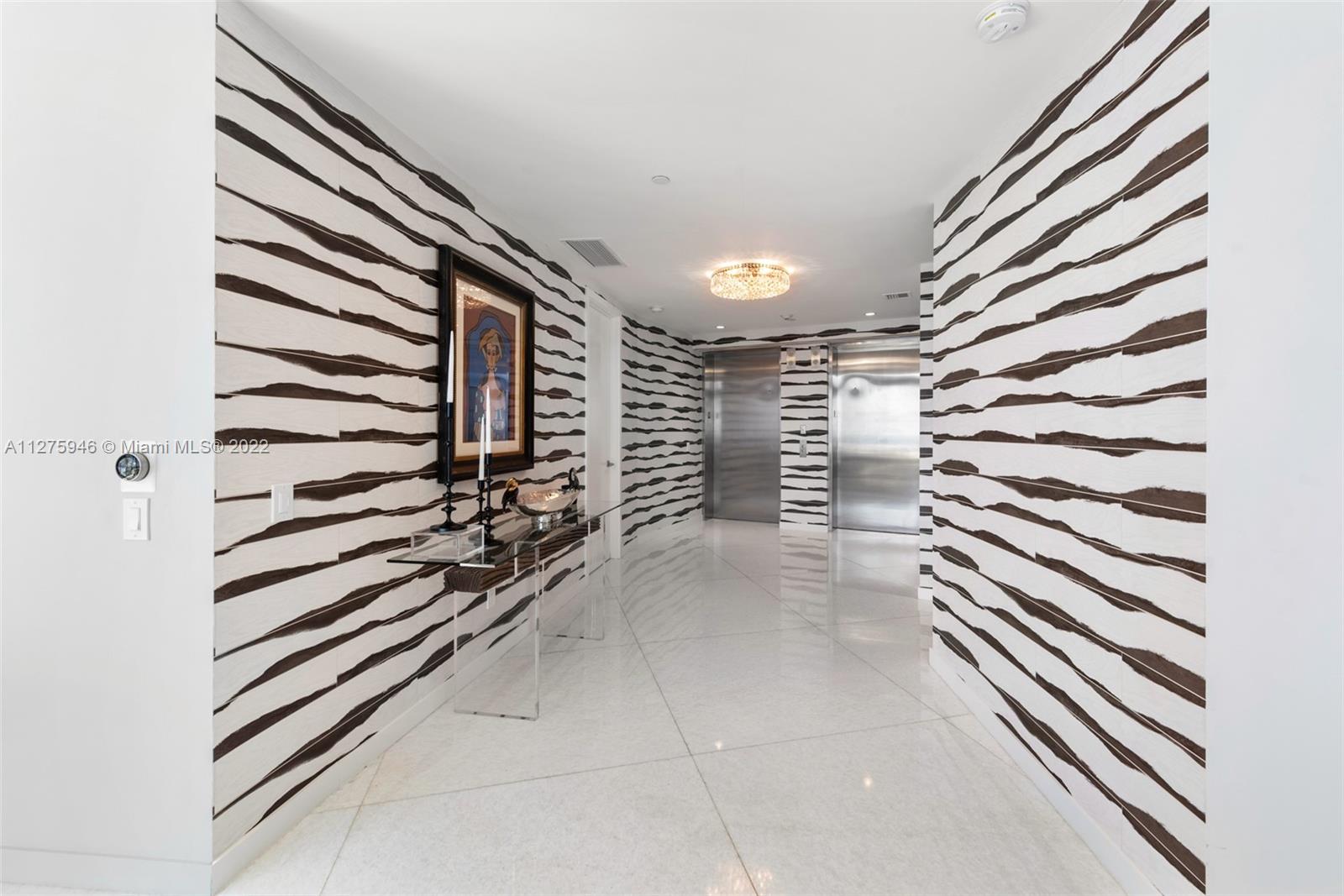 PORSCHE DESIGN TOWER - Residential