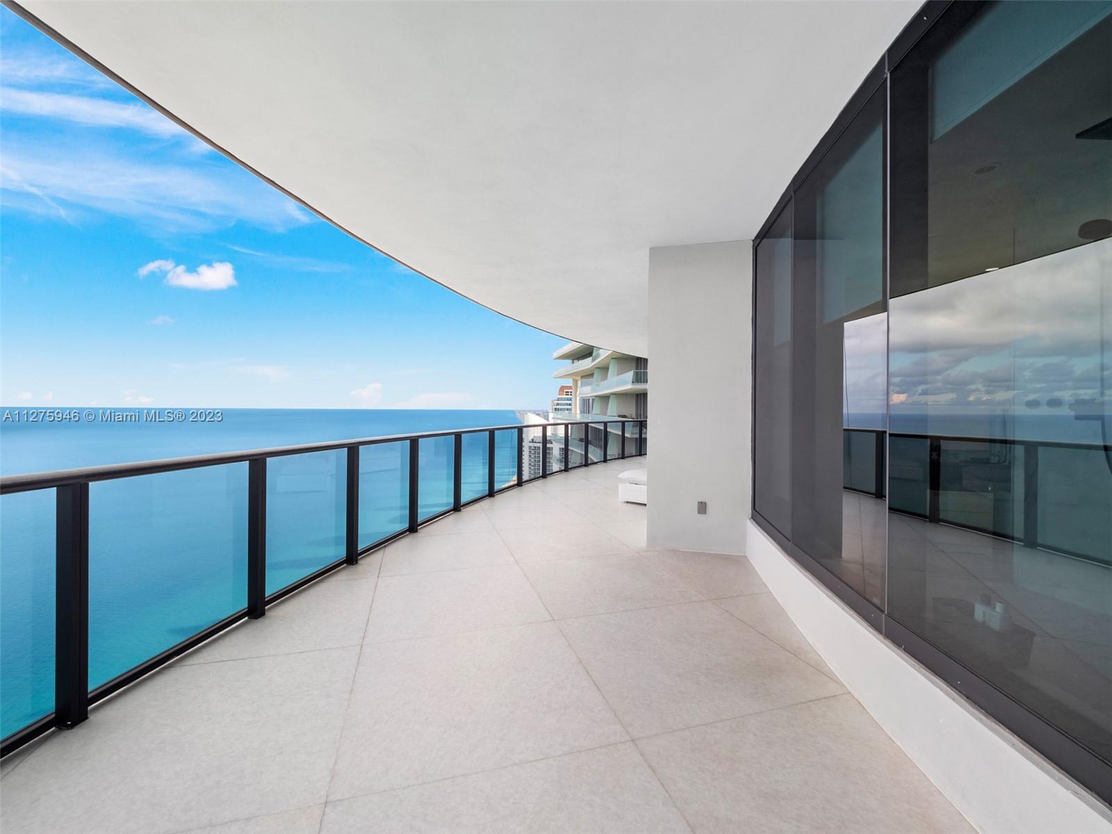 PORSCHE DESIGN TOWER - Residential