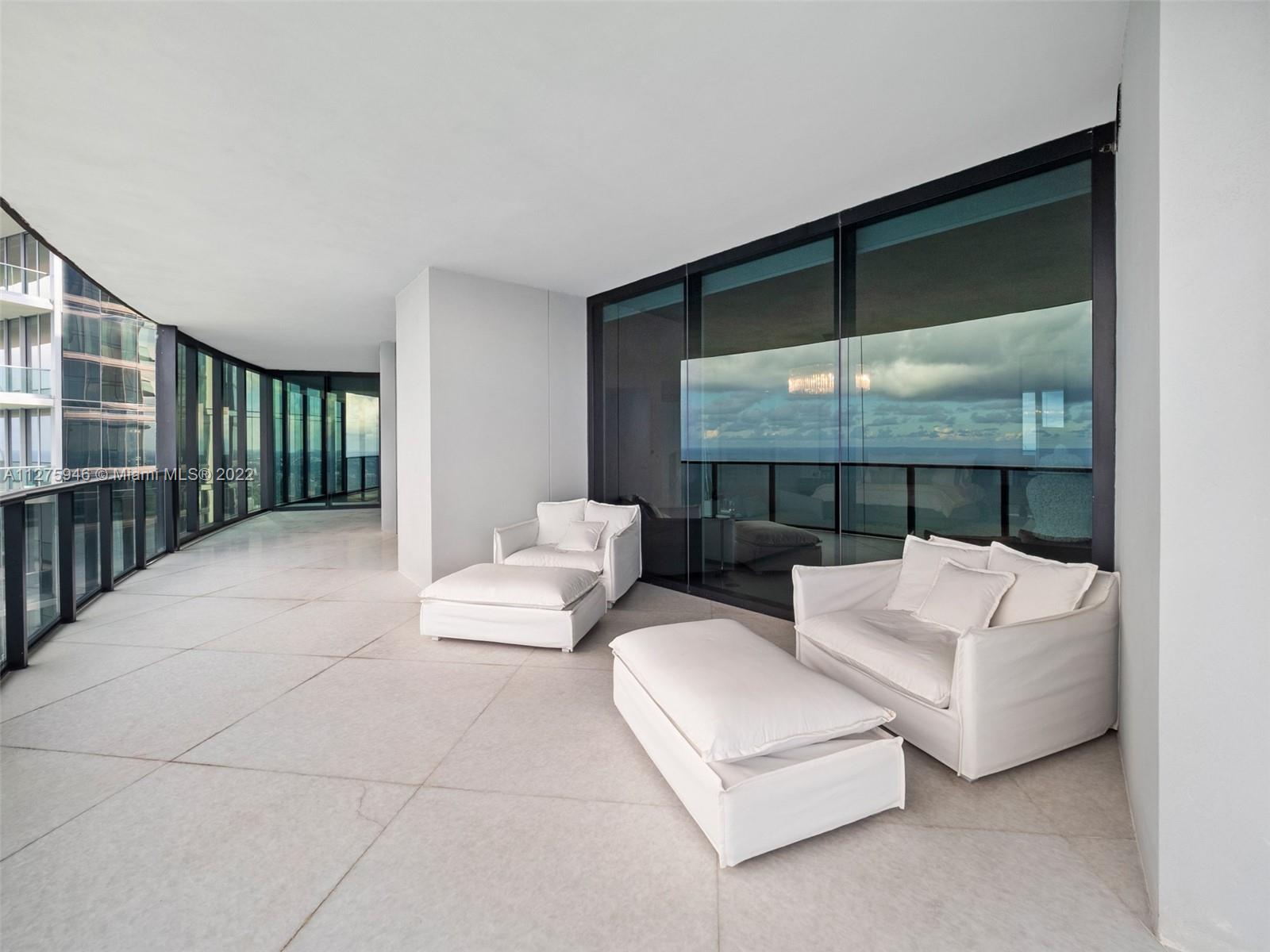 PORSCHE DESIGN TOWER - Residential