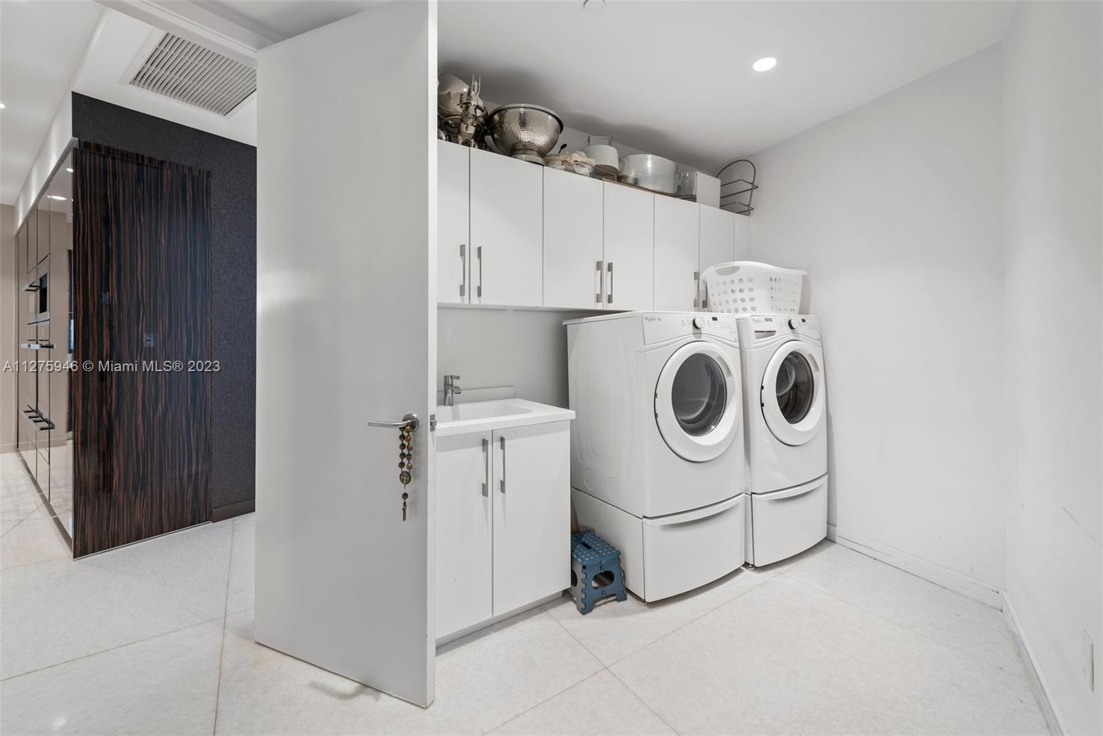 PORSCHE DESIGN TOWER - Residential