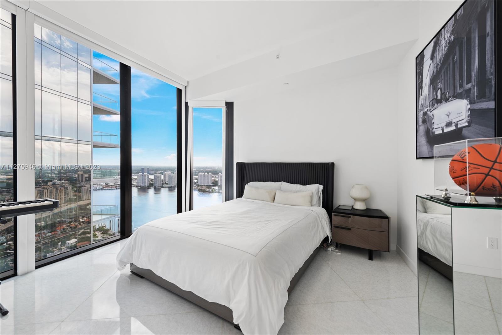 PORSCHE DESIGN TOWER - Residential