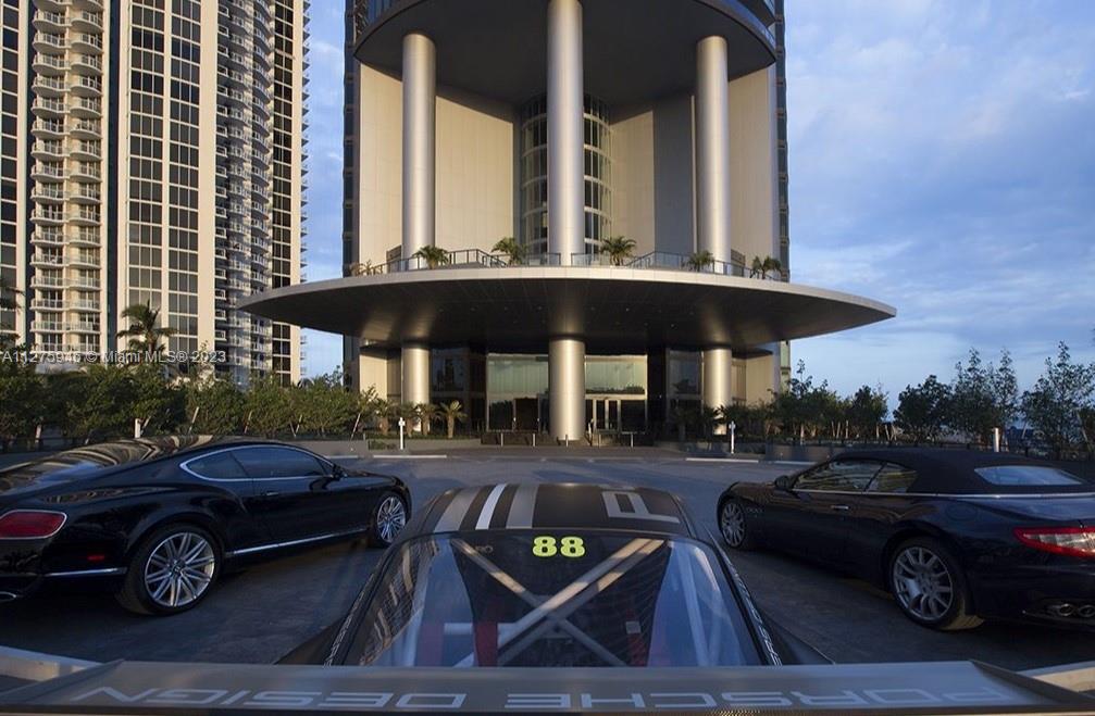 PORSCHE DESIGN TOWER - Residential