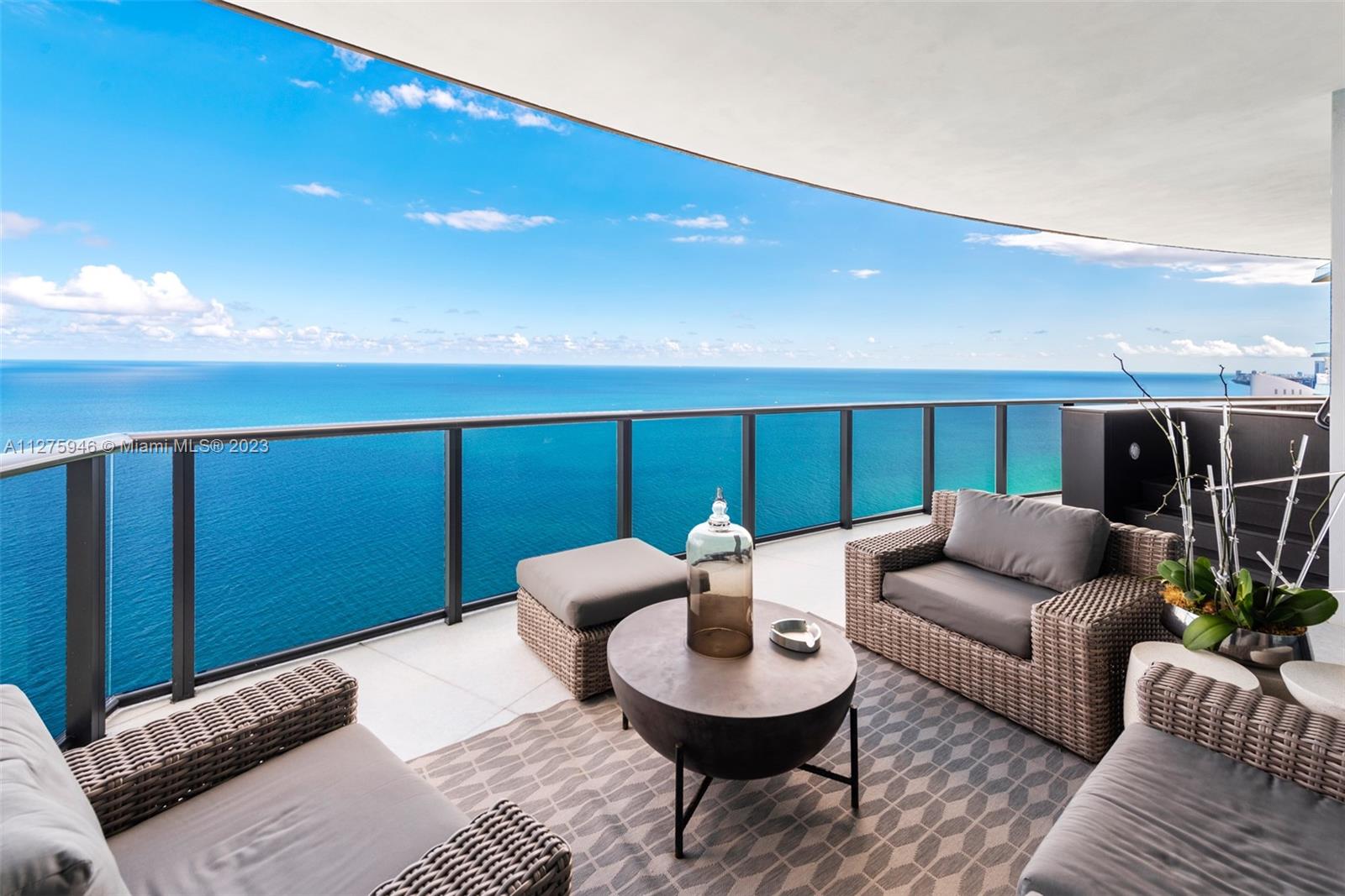 PORSCHE DESIGN TOWER - Residential