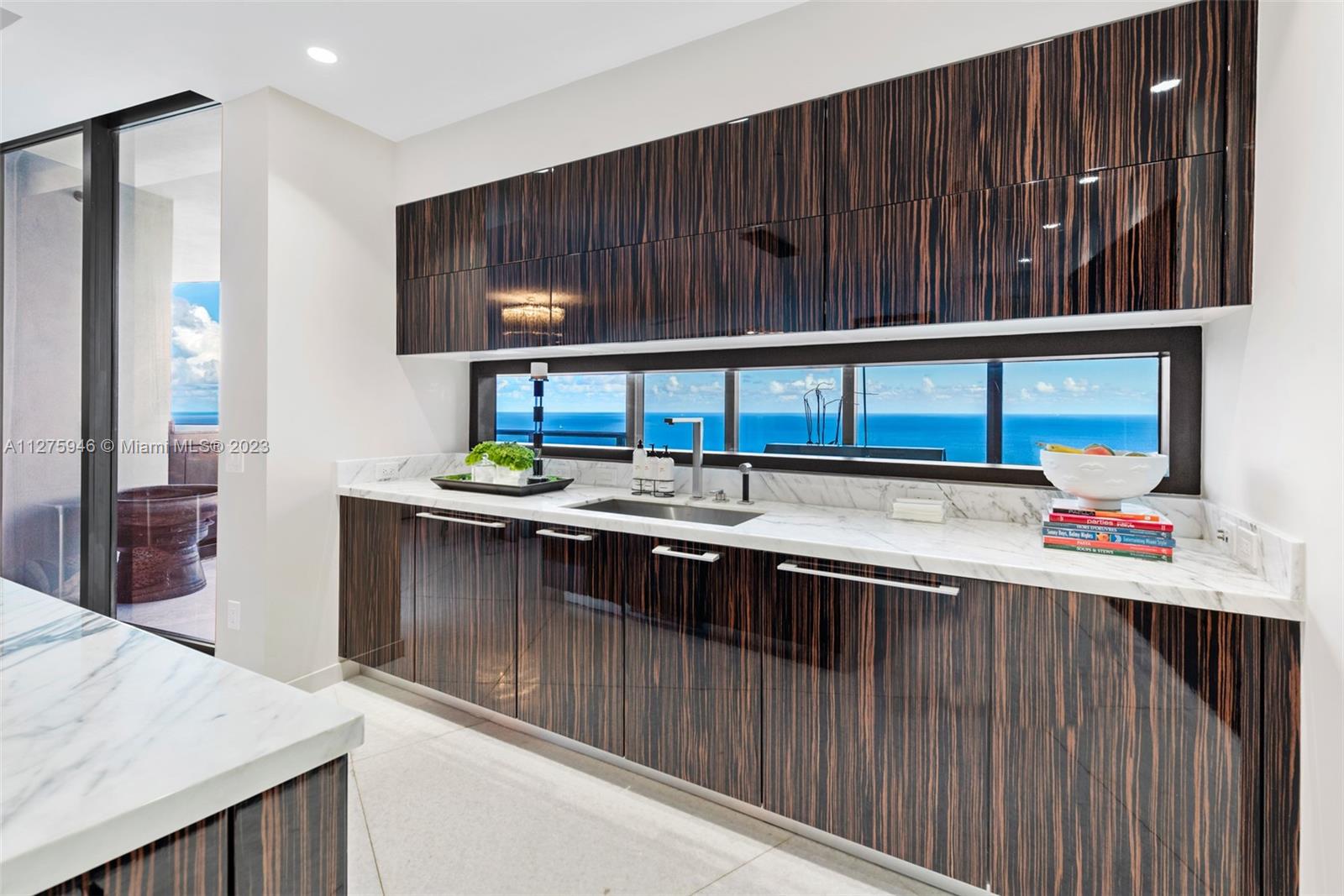 PORSCHE DESIGN TOWER - Residential