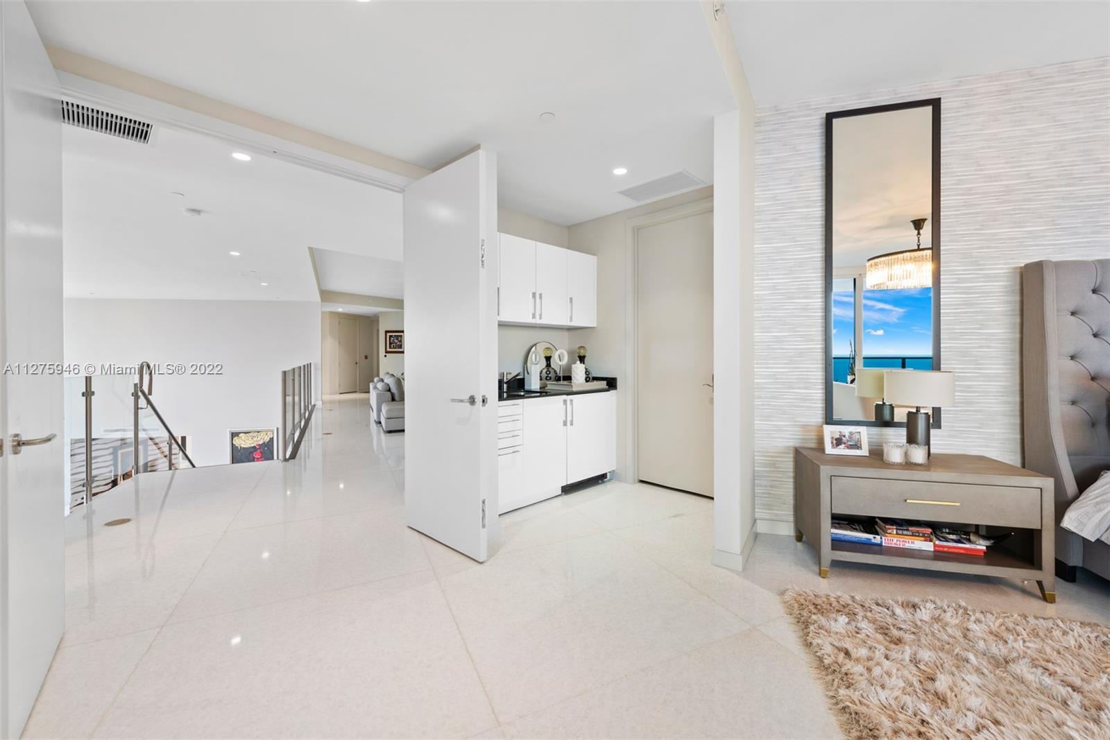 PORSCHE DESIGN TOWER - Residential