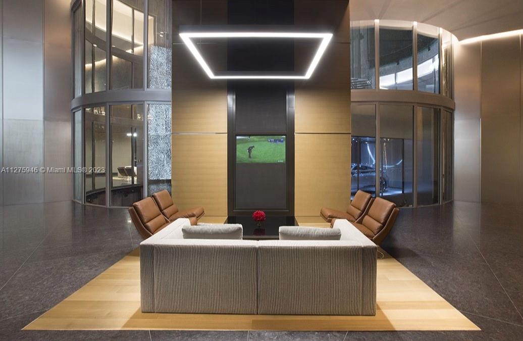 PORSCHE DESIGN TOWER - Residential