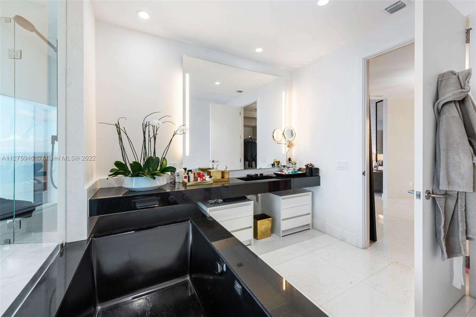 PORSCHE DESIGN TOWER - Residential