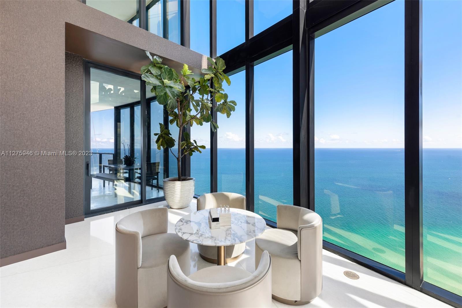 PORSCHE DESIGN TOWER - Residential