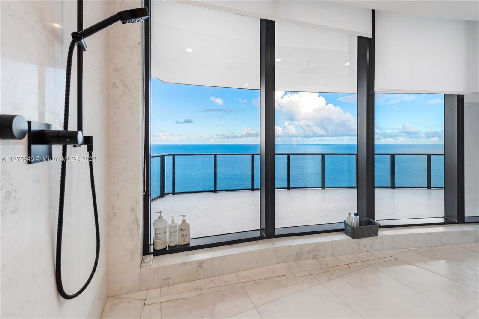 PORSCHE DESIGN TOWER - Residential