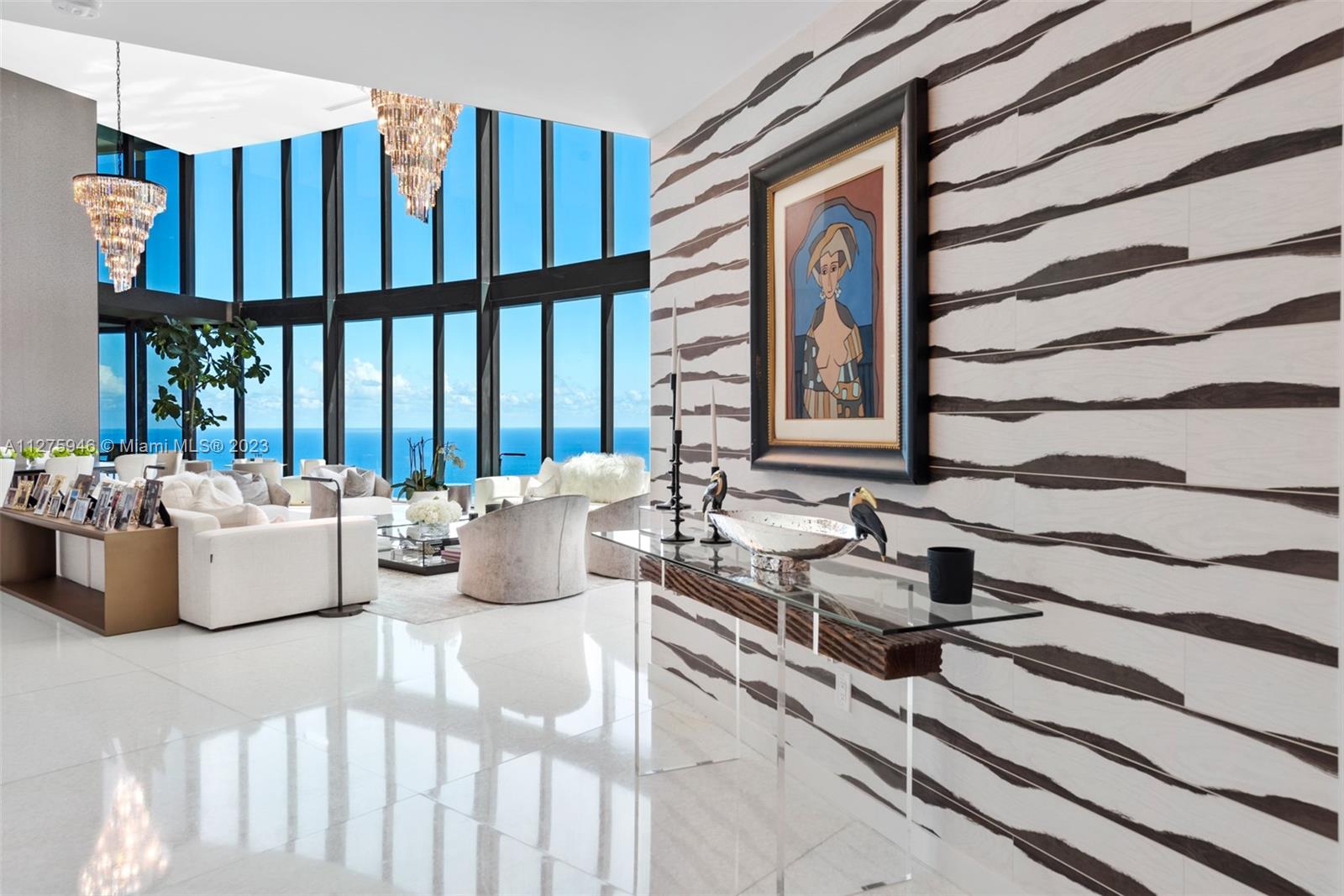 PORSCHE DESIGN TOWER - Residential