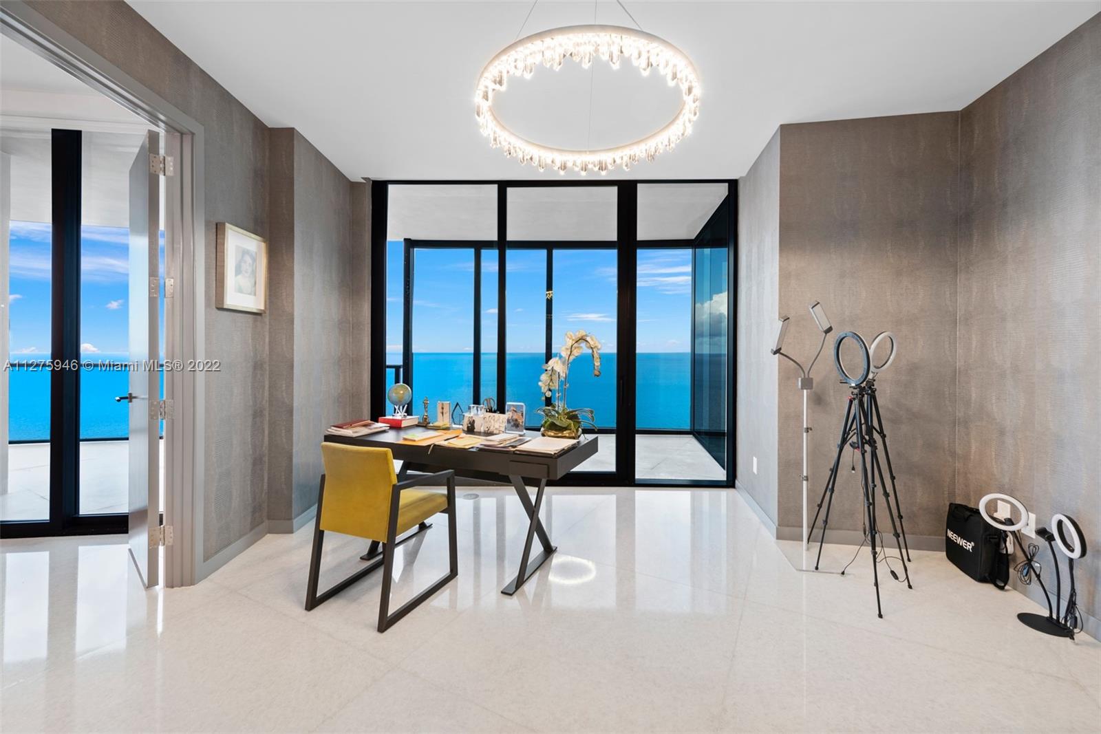 PORSCHE DESIGN TOWER - Residential