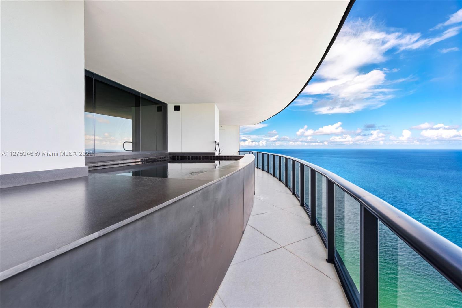 PORSCHE DESIGN TOWER - Residential