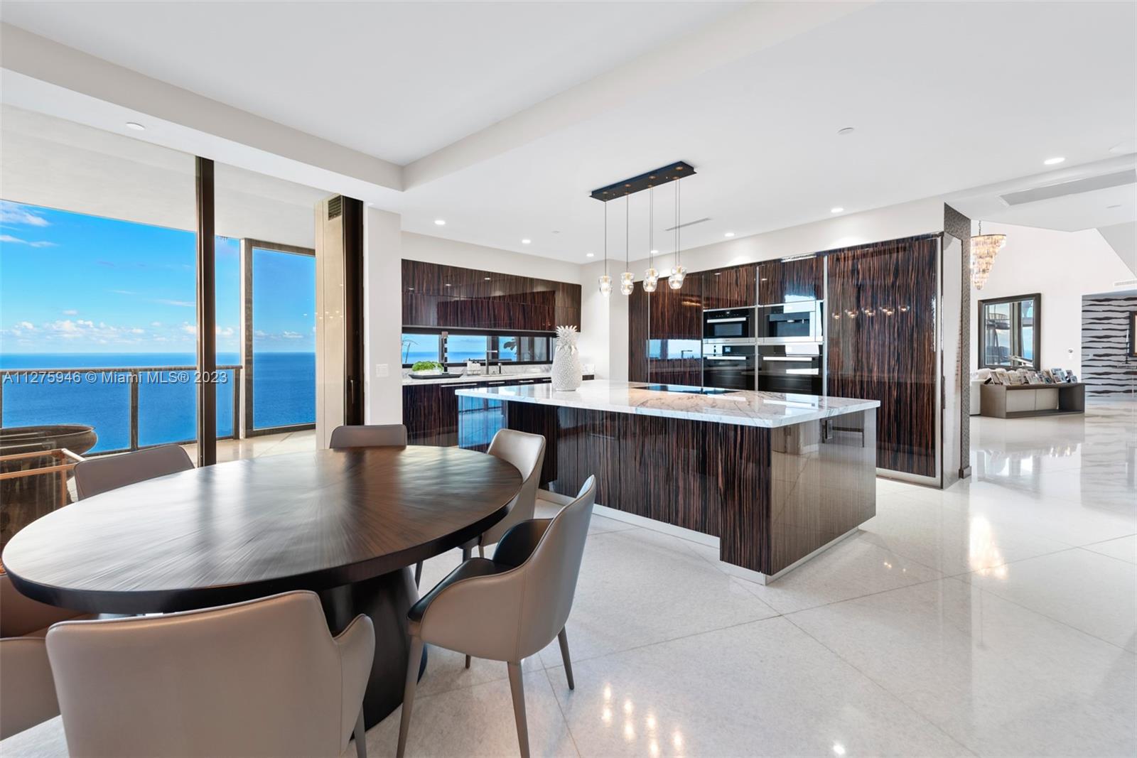 PORSCHE DESIGN TOWER - Residential