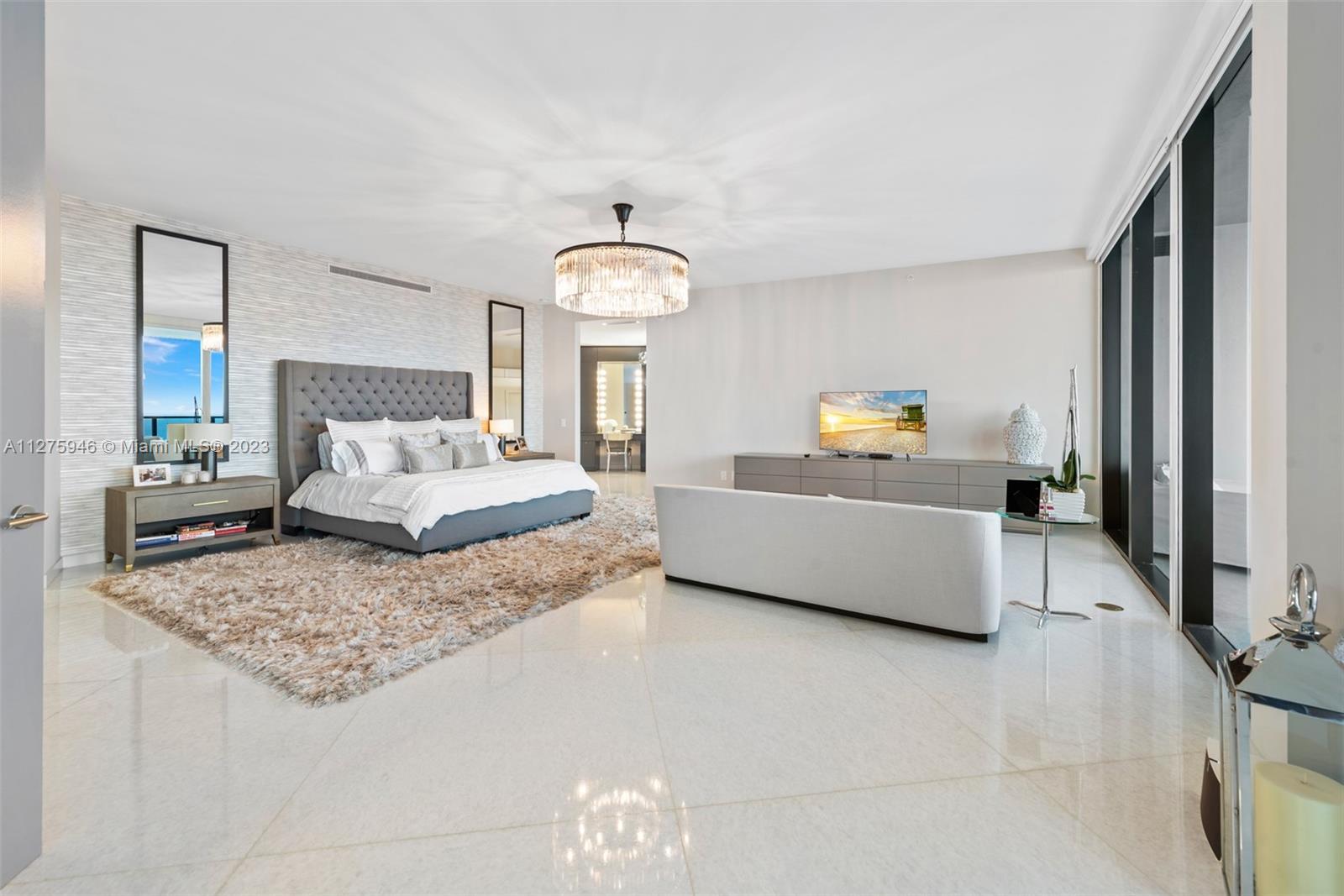 PORSCHE DESIGN TOWER - Residential