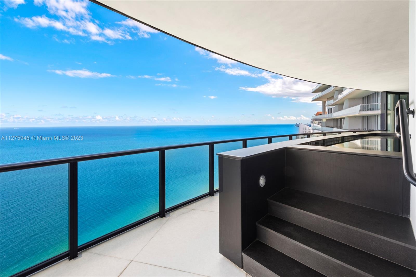 PORSCHE DESIGN TOWER - Residential