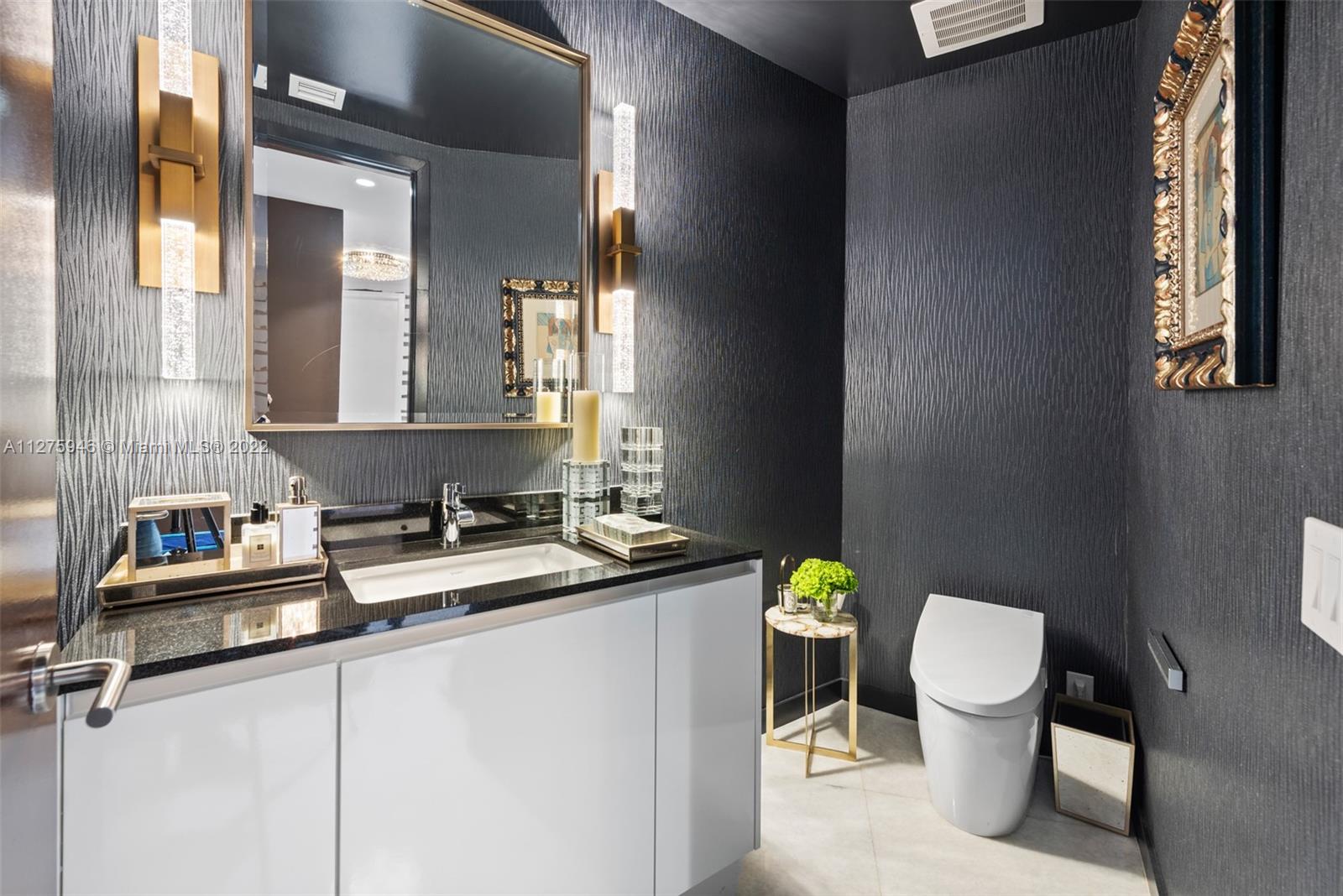 PORSCHE DESIGN TOWER - Residential