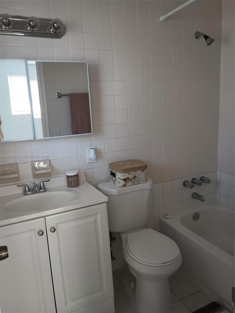 HIBISCUS GARDENS AMENDED - Residential Lease
