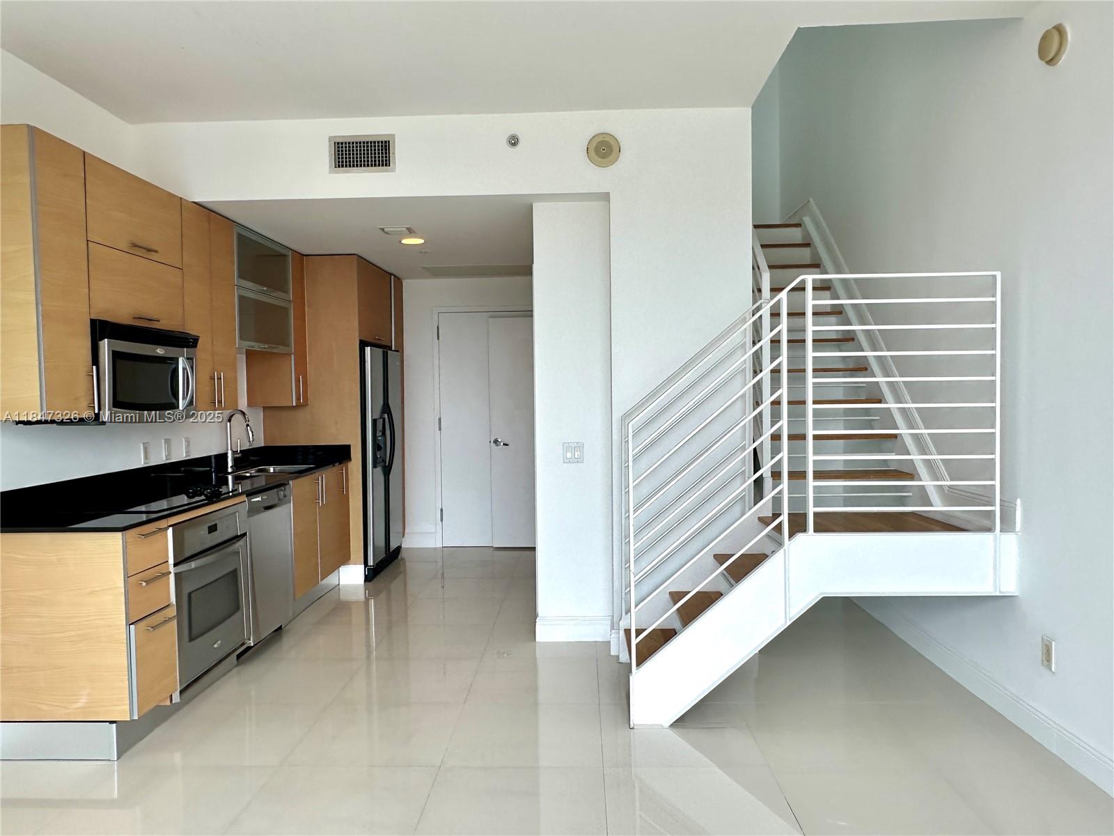 60 SW 13th St 1605